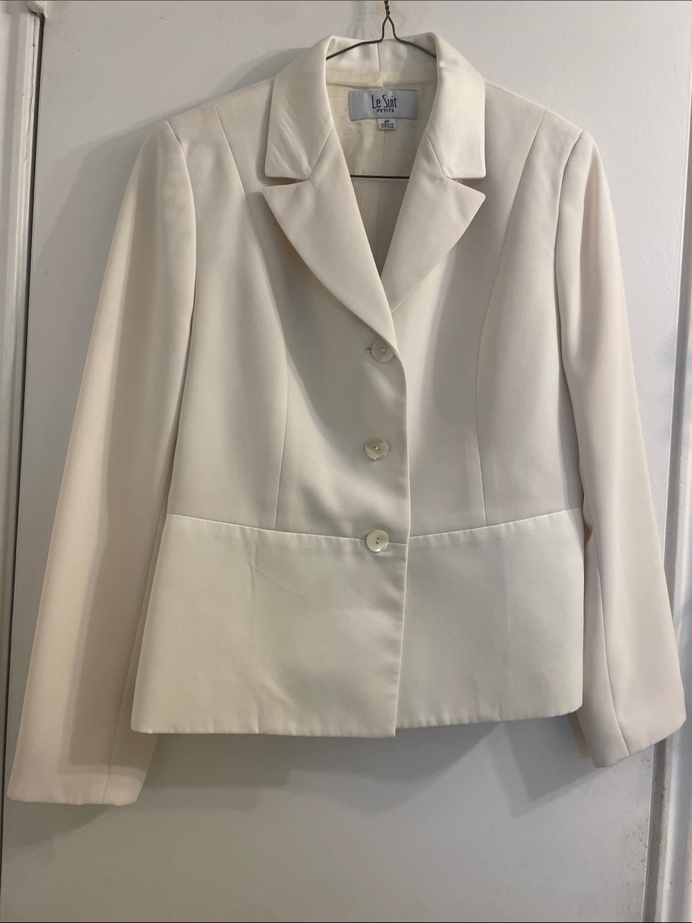 Le Suit Women's Cream Structured Three-Button Blazer